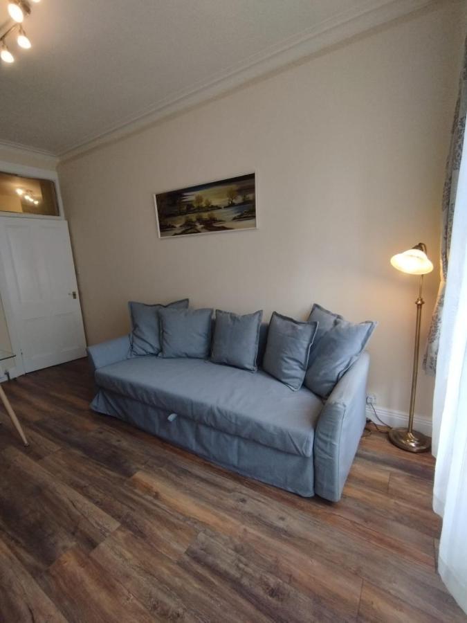 2 Bedrooms Flat Central Edinburgh, Sleeps 6, In The Shadow Of Holyrood Park And Arthur'S Seat With Free Parking, Two Bed Rooms Exteriör bild