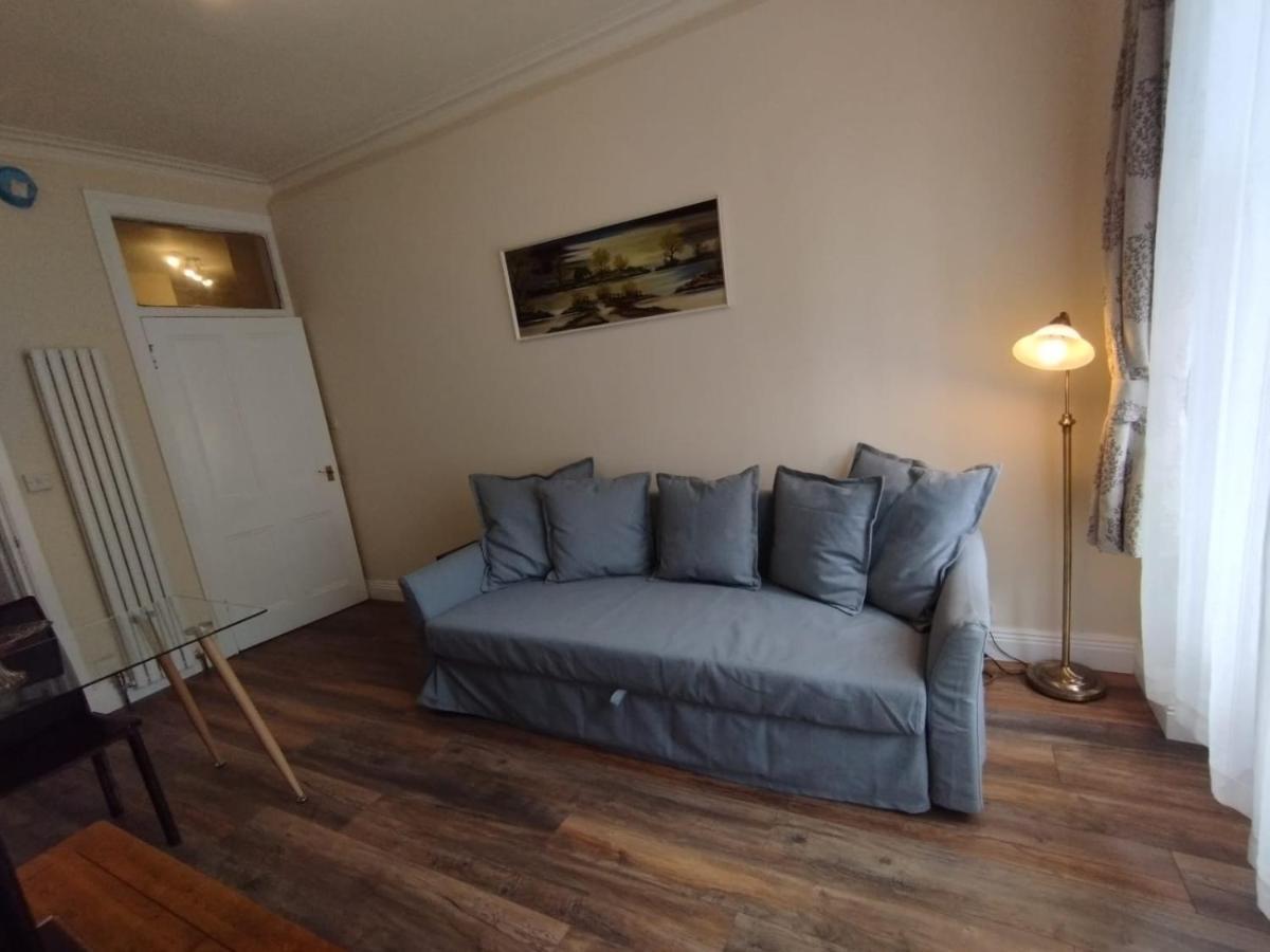 2 Bedrooms Flat Central Edinburgh, Sleeps 6, In The Shadow Of Holyrood Park And Arthur'S Seat With Free Parking, Two Bed Rooms Exteriör bild